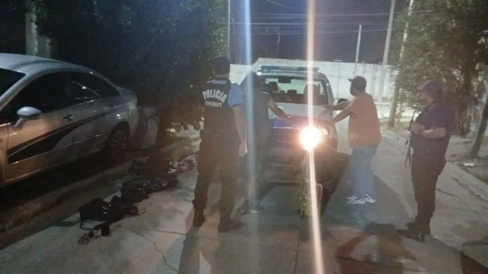 Robaron en un domicilio e intentaron esconder el botín debajo de un árbol