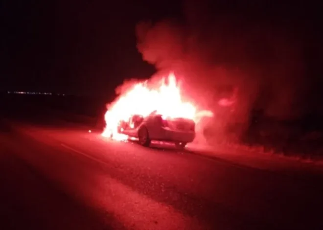 Un auto se incendió en el acceso norte de Trelew