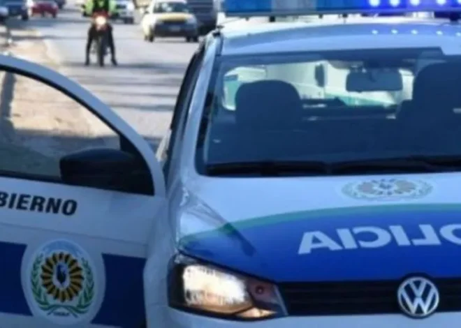 Un hombre fue apuñalado y colisionó cuando se dirigía al hospital