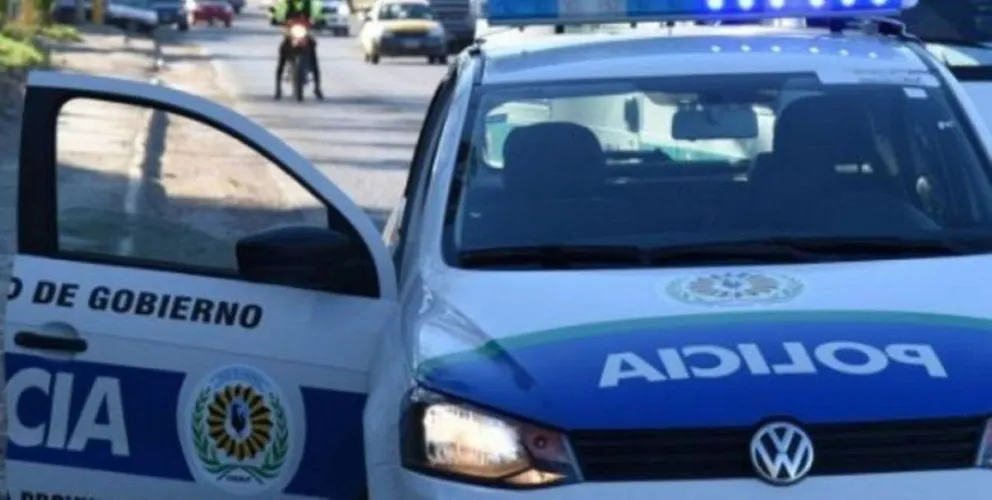 Un hombre fue apuñalado y colisionó cuando se dirigía al hospital