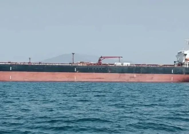 Autorizan venta de petróleo ruso para frenar alza de precios mundiales