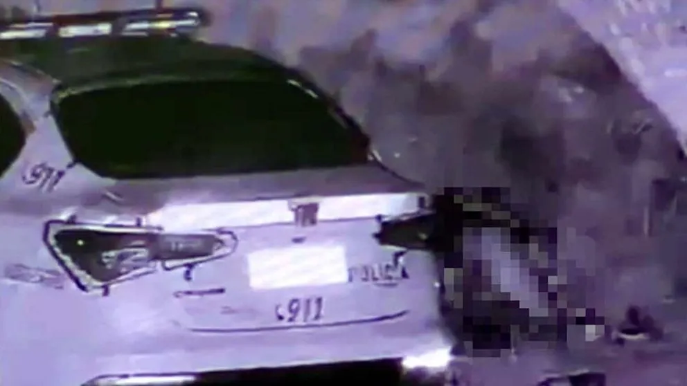 Desafectaron a un policía tras haber sido filmado mientras tenía sexo al lado del patrullero