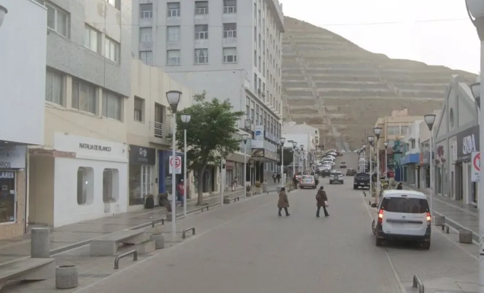 Un hombre murió tras caer de un cuarto piso en un hotel céntrico