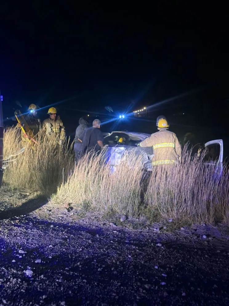 Conductor borracho volcó tras cruzarse con un animal