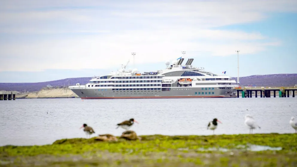 El crucero L’Austral arribó a Puerto Madryn y marca el inicio del tramo final de la temporada de cruceros en Chubut