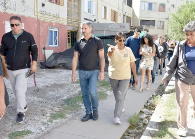 Trelew: Junto a vecinos, Merino recorrió el barrio Constitución y definió un plan de acciones para el sector