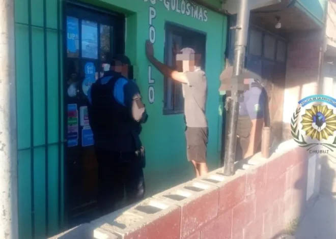 Atrapan a un hombre con rollos de cobre robados