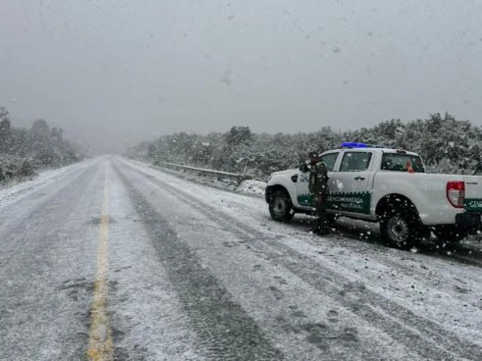 RN 40 entre Bariloche y El Bolsón: extrema precaución en zonas altas por nevadas