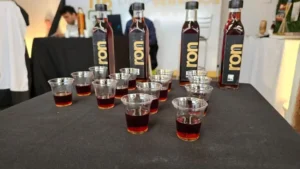 Tucumán apuesta al valor agregado: desarrollan un ron premium a partir de caña de azúcar