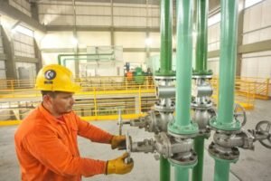 La industria del NOA advierte por una crisis energética que amenaza la producción invernal