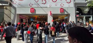 Convocatoria masiva por la apertura de Miniso en Buenos Aires: largas filas y expectativa