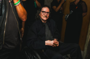 Operaron a Charly García por un problema renal: le extirparon parte de un riñón y permanece en observación