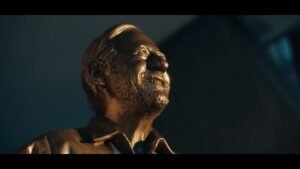 Una estatua de Guillermo Francella recorre Buenos Aires por el estreno de la nueva temporada de El Encargado