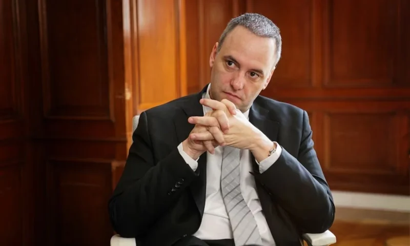 Manuel Adorni pidió la prescripción de una deuda hipotecaria sobre un departamento heredado