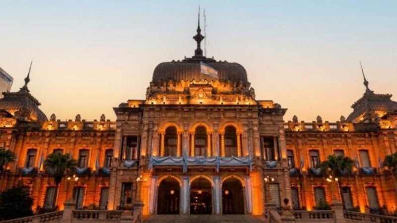 Tucumán ilumina la Casa de Gobierno de naranja por el Día Mundial de la Esclerosis Múltiple