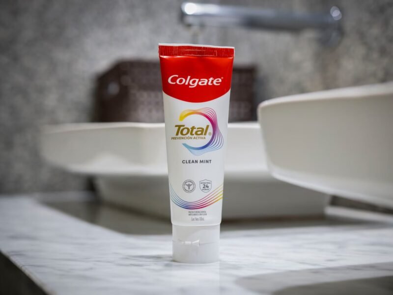 Colgate enfrenta una demanda en Estados Unidos por presuntas trazas de metales pesados en una pasta dental