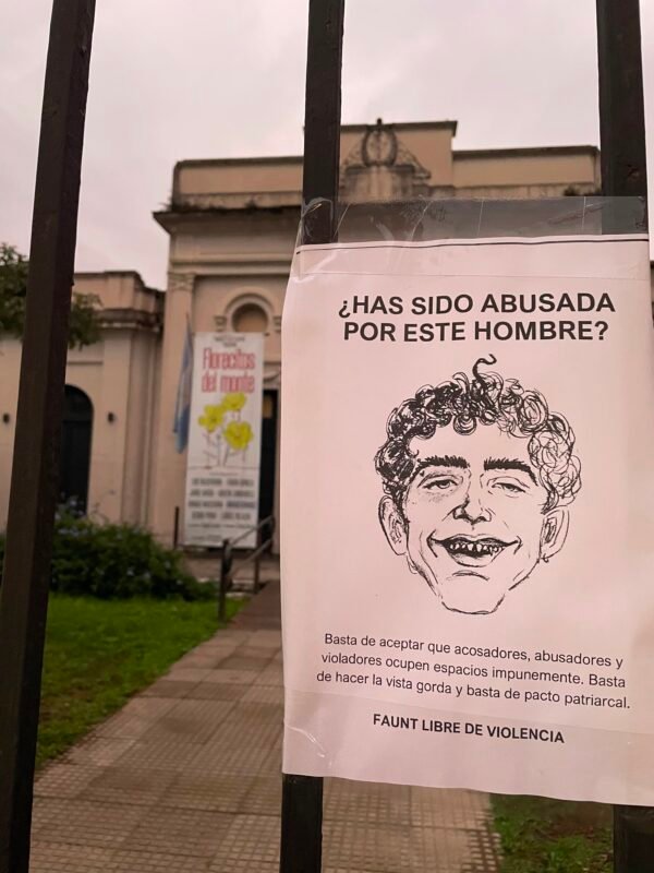 Las denuncias por acoso en la UNT se expanden: aparecieron carteles en la Facultad de Artes y en la Sociedad Francesa