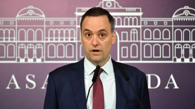 Bajo la lupa: La polémica Declaración Jurada de Manuel Adorni y la estrategia judicial detrás del beneficio de su esposa