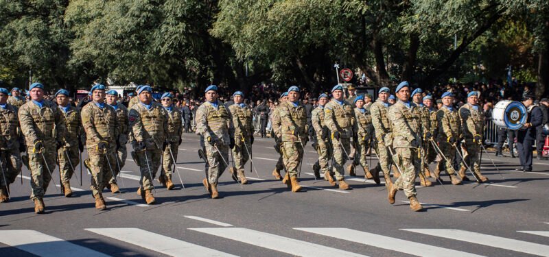 El Gobierno analiza cancelar el desfile militar del 9 de Julio en el marco del ajuste presupuestario