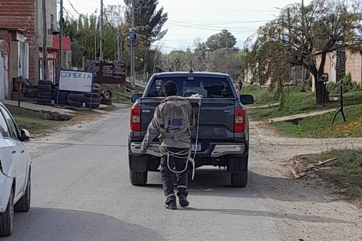 Impactante episodio en Zárate: un comerciante ató a un presunto ladrón a su camioneta y lo arrastró por varias cuadras