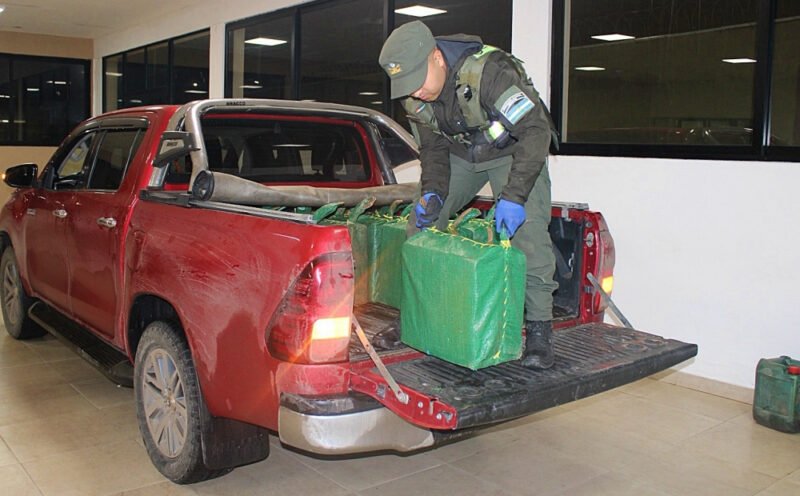 Gendarmería incineró 470 kilos de cocaína secuestrados en un operativo realizado en Tucumán