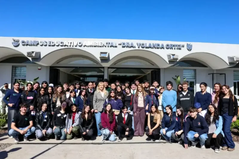 Rossana Chahla presentó un menú escolar sustentable y respaldó proyectos ambientales de jóvenes en Tucumán Rossana Chahla presentó un menú escolar sustentable y respaldó proyectos ambientales de jóvenes en Tucumán