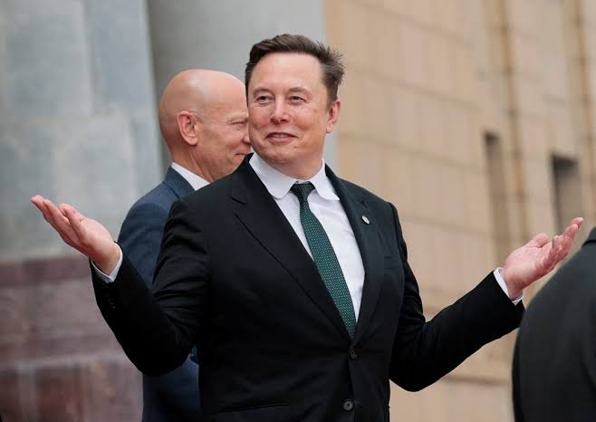 Musk anticipó el fin del celular: “en cinco o seis años”