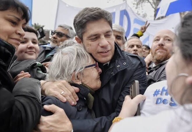 Axel Kicillof se mostró en la marcha de San Cayetano y lanzó duras críticas al rumbo económico del Gobierno