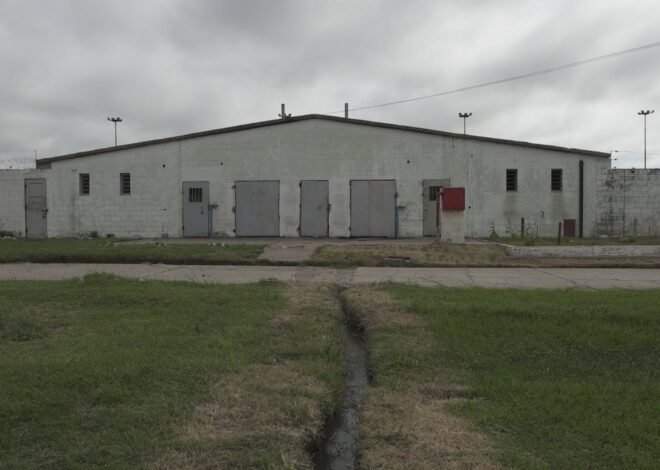 Detienen a 15 agentes del Servicio Penitenciario Bonaerense por torturas y abusos sexuales en el penal de Magdalena