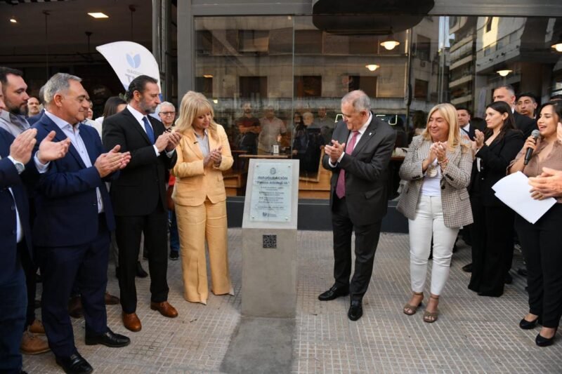 Jaldo y Chahla inauguraron el Paseo Alberdi IA en pleno centro de San Miguel de Tucumán