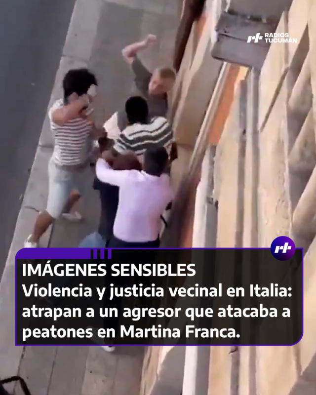 Caos y tensión en Italia: transeúntes reducen a un hombre que agredía a transeúntes y destrozaba autos en Martina Franca Caos y tensión en Italia: transeúntes reducen a un hombre que agredía a transeúntes y destrozaba autos en Martina Franca