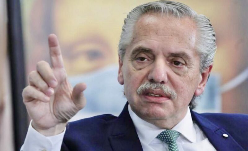 “A mí no se me suicidaban los granaderos”: Alberto Fernández cuestionó a Milei por la situación de las Fuerzas Armadas