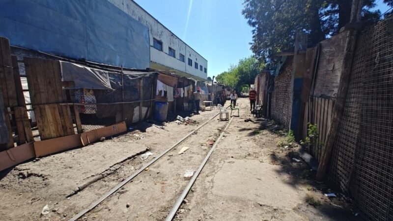 Vecinos de un asentamiento en pleno centro de Tucumán denuncian discriminación y reclaman una vivienda digna