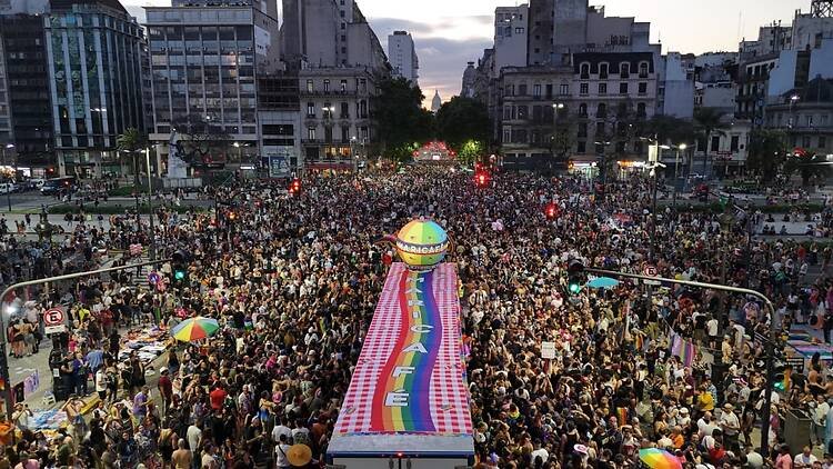 Conflictos morales e institucionales: la Ciudad pidió reprogramar la Marcha del Orgullo por la visita del Papa