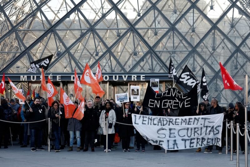 Estudiantes bloquearon el Museo del Louvre en apoyo a las protestas que sacuden Francia