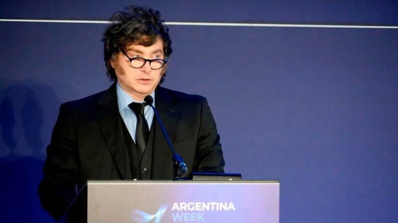 Javier Milei fue distinguido por el Paris Economic Forum junto a un Premio Nobel de Economía en la cumbre de París